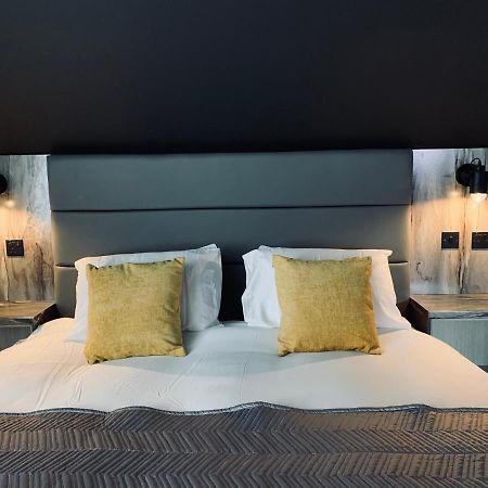 Breeze Suites - Luxury Group Accom - Sleeps 19 ブラックプール エクステリア 写真
