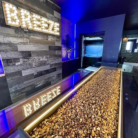 Breeze Suites - Luxury Group Accom - Sleeps 19 ブラックプール エクステリア 写真