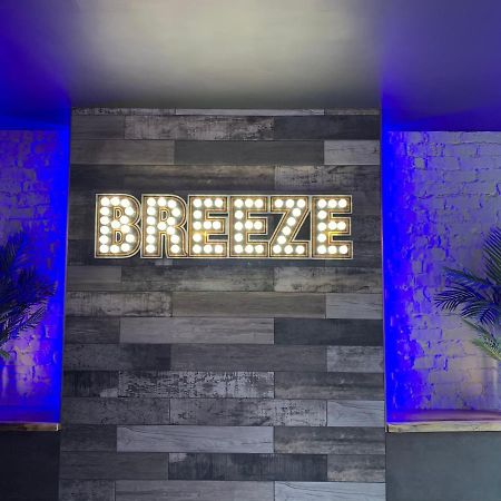Breeze Suites - Luxury Group Accom - Sleeps 19 ブラックプール エクステリア 写真