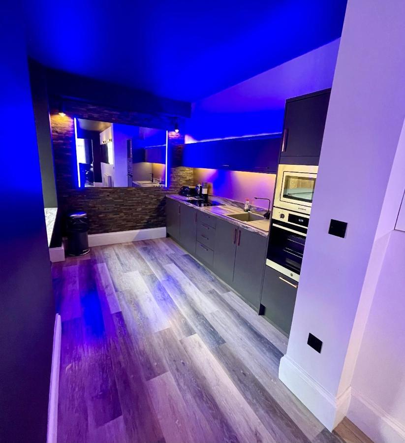 Breeze Suites - Luxury Group Accom - Sleeps 19 ブラックプール エクステリア 写真