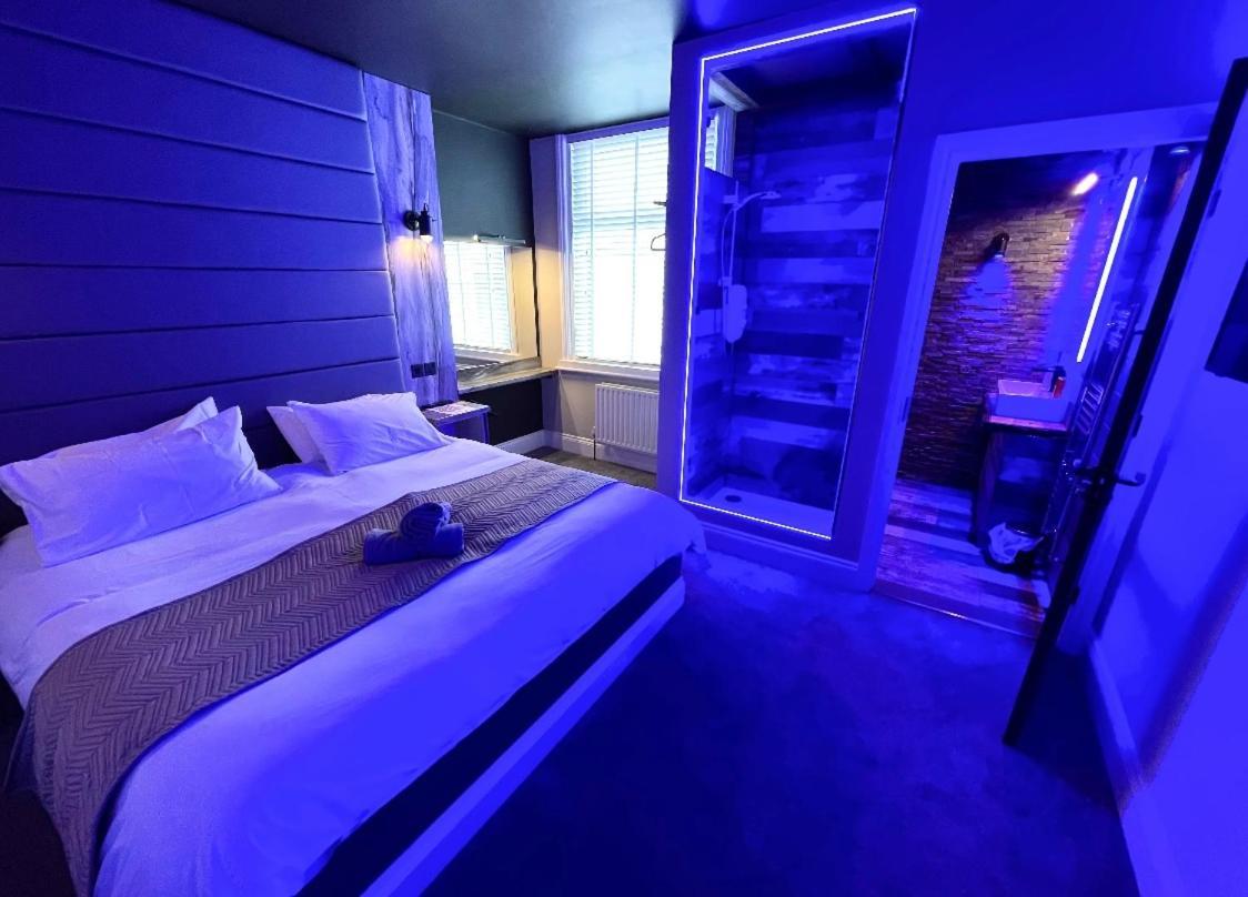Breeze Suites - Luxury Group Accom - Sleeps 19 ブラックプール エクステリア 写真