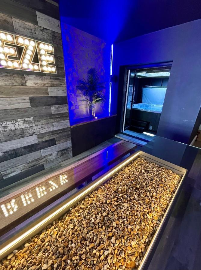 Breeze Suites - Luxury Group Accom - Sleeps 19 ブラックプール エクステリア 写真