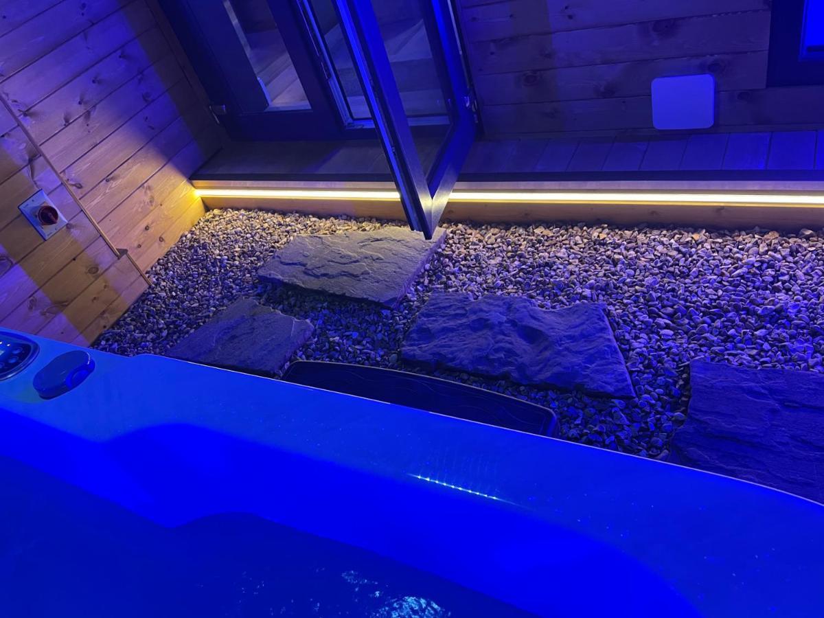 Breeze Suites - Luxury Group Accom - Sleeps 19 ブラックプール エクステリア 写真