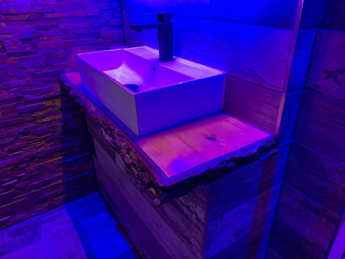 Breeze Suites - Luxury Group Accom - Sleeps 19 ブラックプール エクステリア 写真