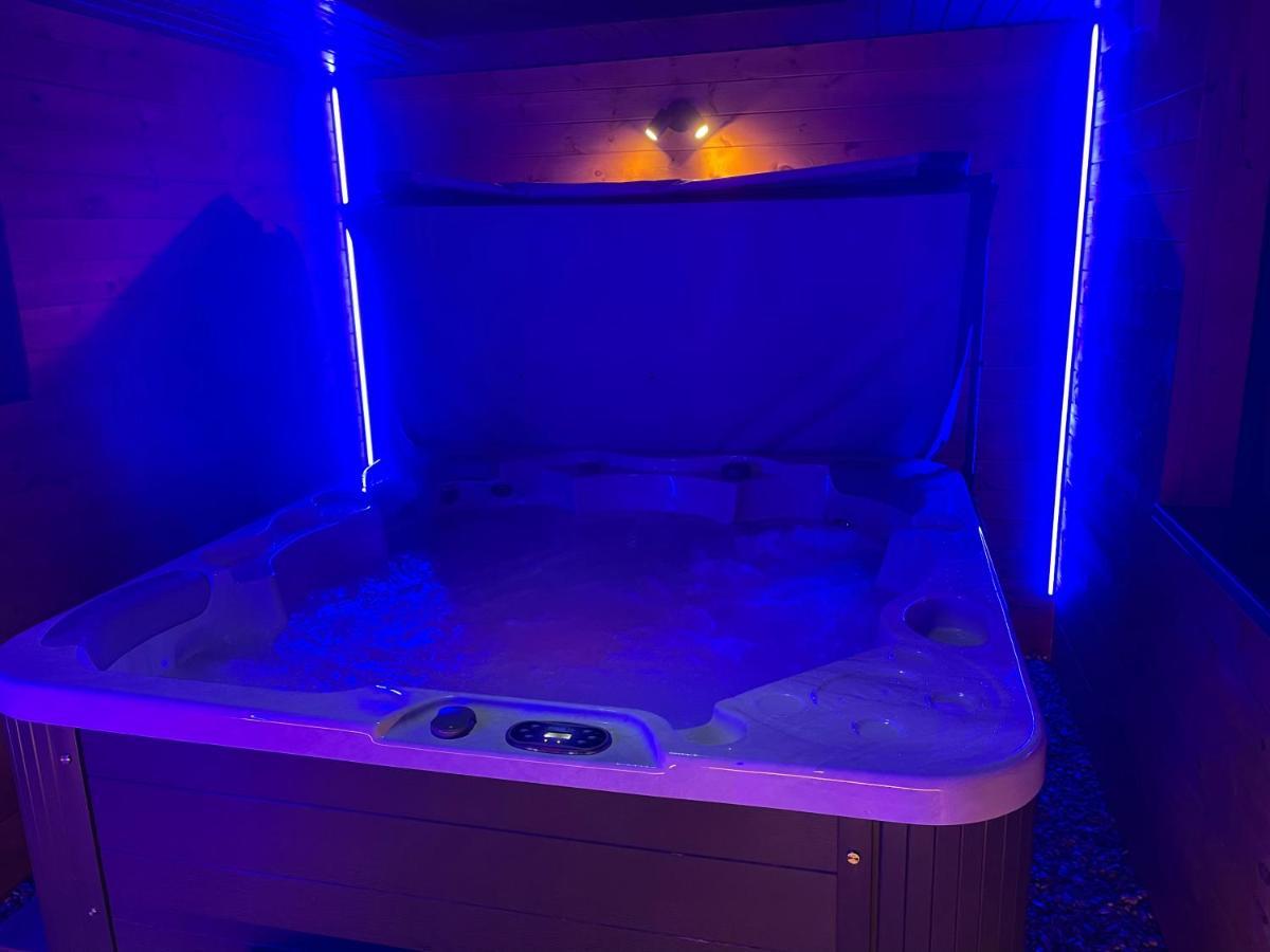 Breeze Suites - Luxury Group Accom - Sleeps 19 ブラックプール エクステリア 写真