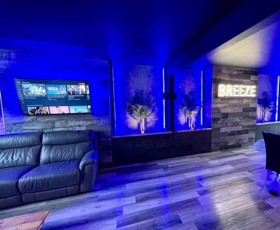 Breeze Suites - Luxury Group Accom - Sleeps 19 ブラックプール エクステリア 写真