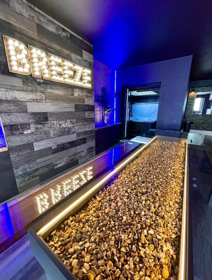 Breeze Suites - Luxury Group Accom - Sleeps 19 ブラックプール エクステリア 写真
