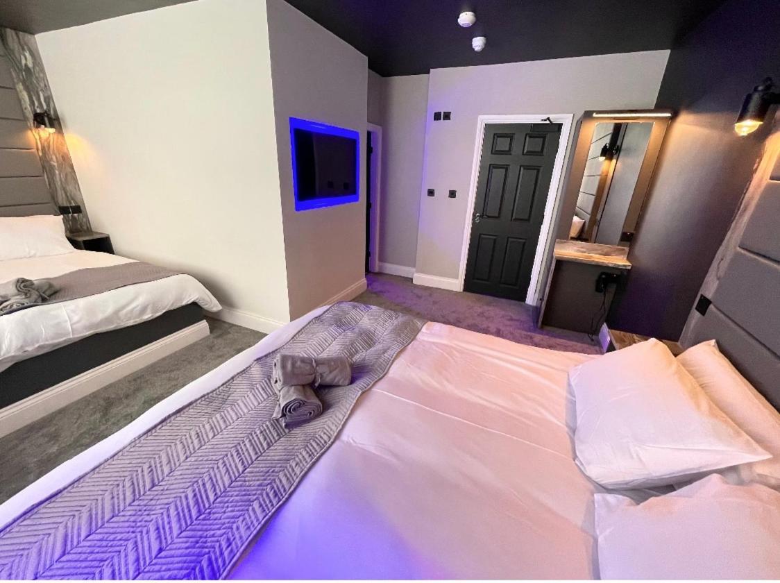 Breeze Suites - Luxury Group Accom - Sleeps 19 ブラックプール エクステリア 写真